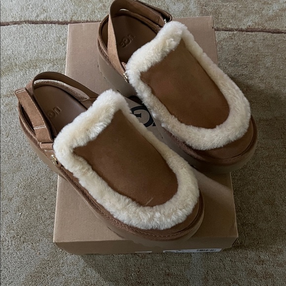 UGG Esme Suede Slingback Clogs - Picture 4 of 8